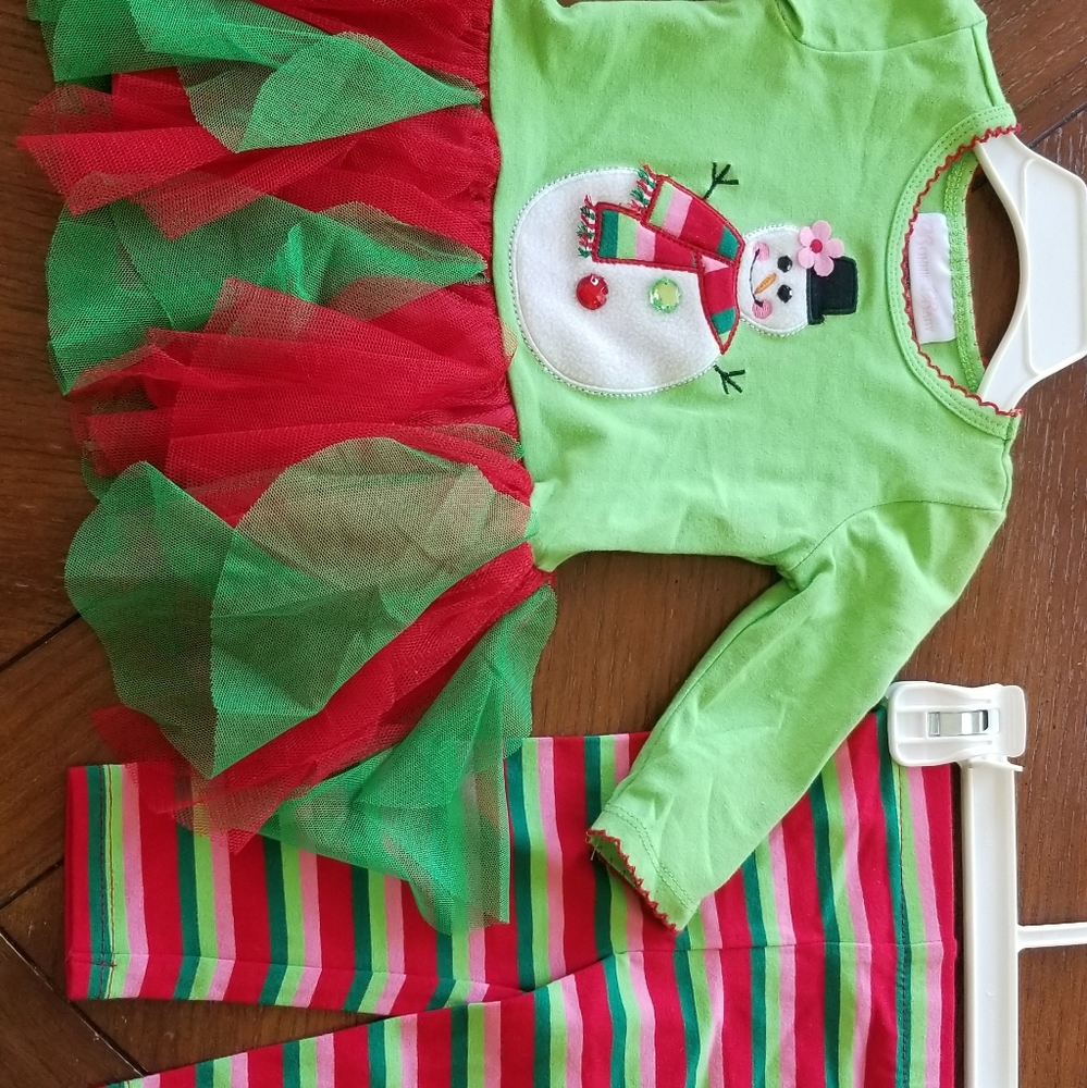 3-6 mo nwt set snowman shirt & matching leggings. Adorable for Christmas